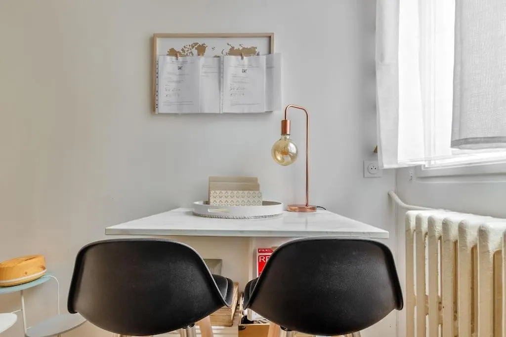 New Studio Champs Elysees 2Pax París 0*,  Francia